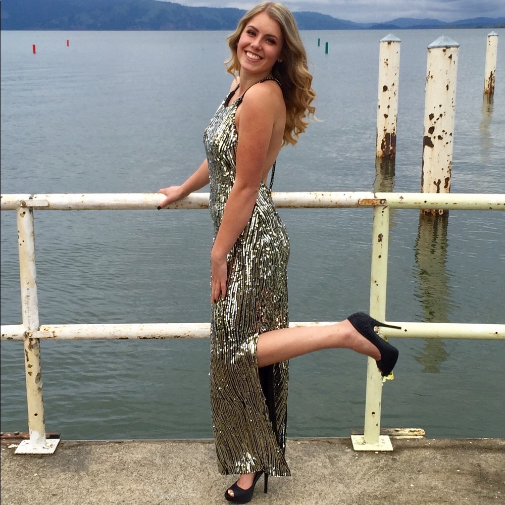 🎉HP!🎉 Beautiful sequence dress - Picture 2 of 3